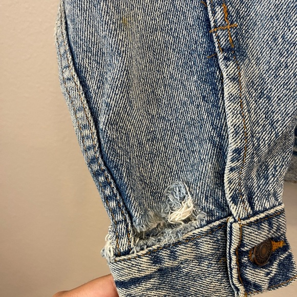 Vintage Levi’s Denim Jacket - Picture 5 of 10